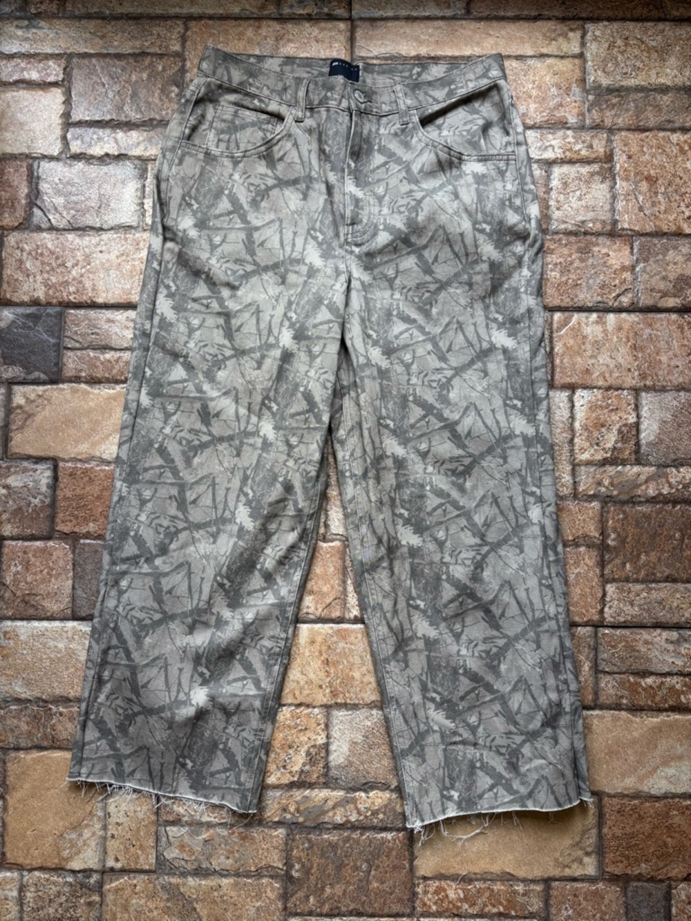 ASOS DESIGN Super Baggy Camo Cropped Denim Jeans